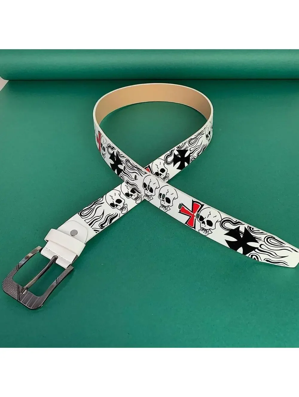 Vintage Y2k 2000s style skull grunge emo white and silver belt. Fits a 33.5-39